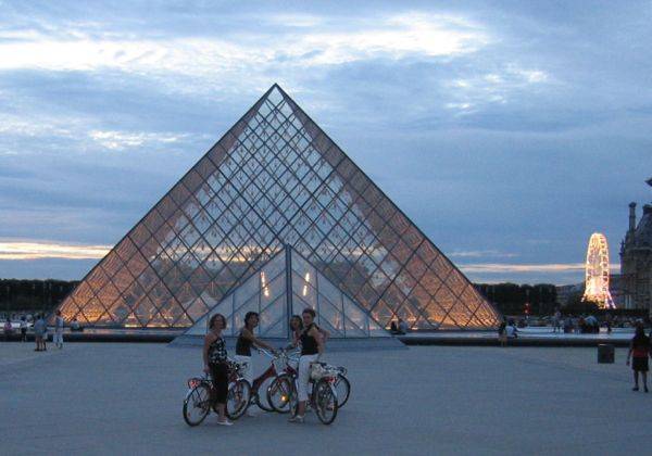 Paris Private Tours | Paris Day Trips - Licensed Guides - Cobblestone Road Paris